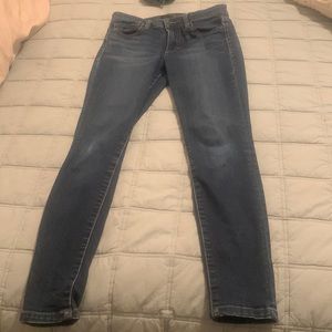 Size 26 Joe’s Jeans. Skinny Ankle.